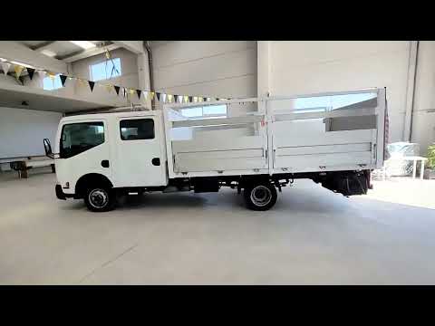 EN 007MOTOR.COM - Cabstar con plataforma elevadora de Doble cabina y caja abierta.