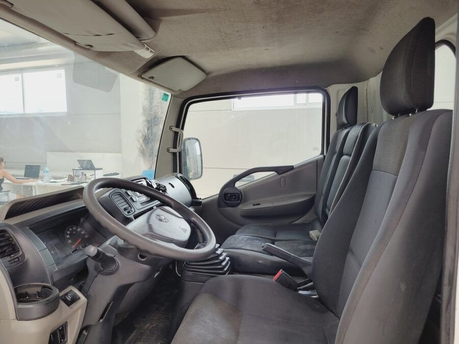 Nissan Cabstar 3528JWM, fotografía 3