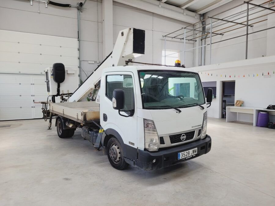 Nissan Cabstar 3528JWM, fotografía 1