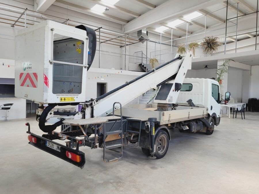 Nissan Cabstar 3528JWM, fotografía 6