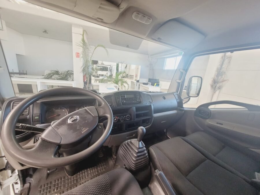 Nissan Cabstar 0914KDY, fotografía 4