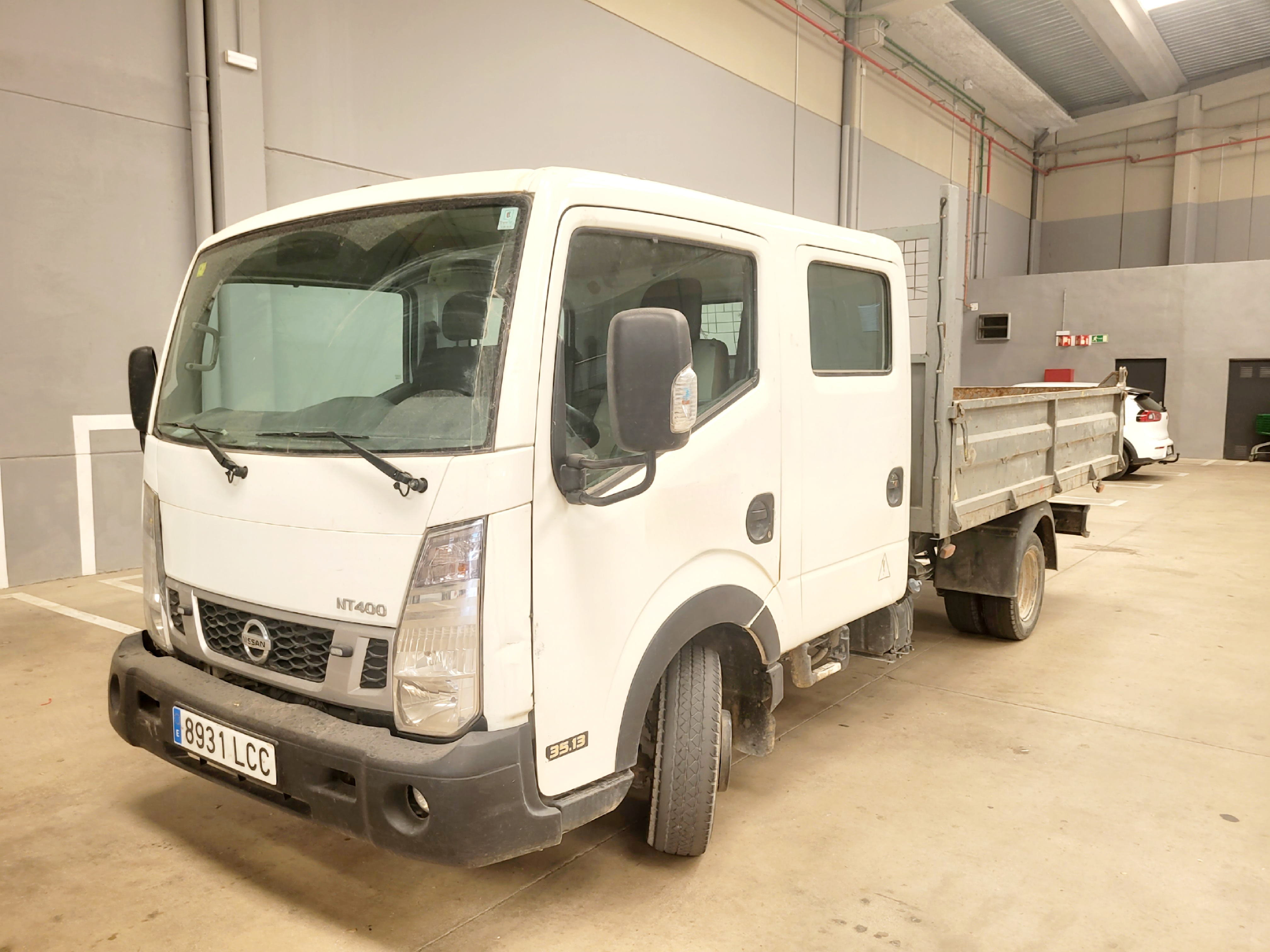 Nissan NT400 volquete doble cabina · 2019, matrícula 8931LCC